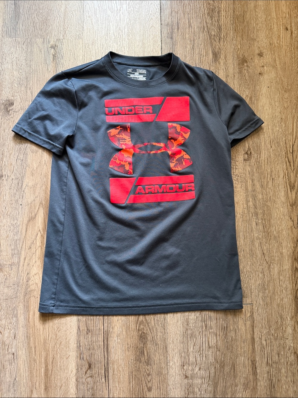 Under Armour Youth MD Loose Black Short-Sleeve Tee with Red Camo Logo